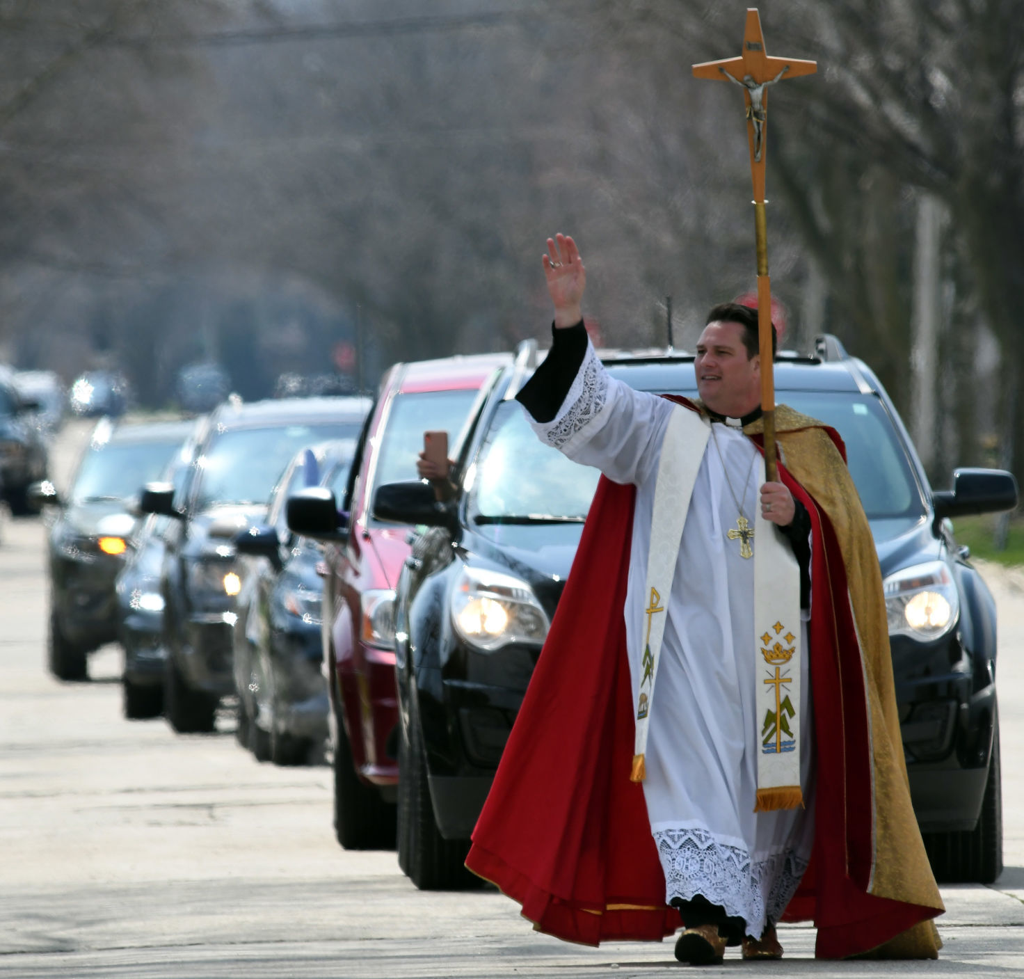 PASTOR WAVING